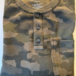 Duluth Trading Men’s Size Large Green Camo Waffle Henley Shirt Button Pocket